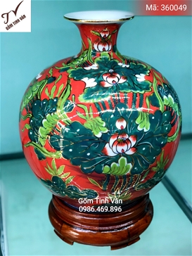 Bình hút tài lộc men đỏ, hoa sen vàng kim vẽ tay tinh xảo, cao 30 cm, ngang 28 cm, chân đế gỗ hương, mã 360049, gốm sứ Bát Tràng Tinh Vân