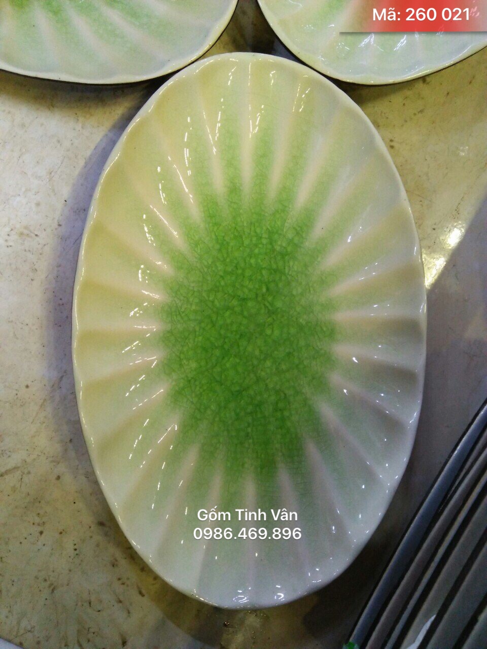 dia bau duc mui men thuy tinh xanh non dai 27 cm, gom su bat trang tinh van ma 260021
