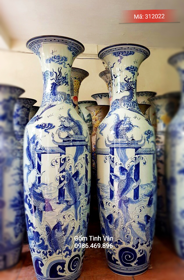 Lọ lục bình hoa văn xanh lam cổ, hoa văn vẽ tay tinh xảo, cảnh cá chép vượt vũ môn-Chiều cao 1,6m (+ 15 cm chân đế  =  1,75m) Gốm sứ Bát Tràng-Gốm Tinh Vân - Mã sp 312022
