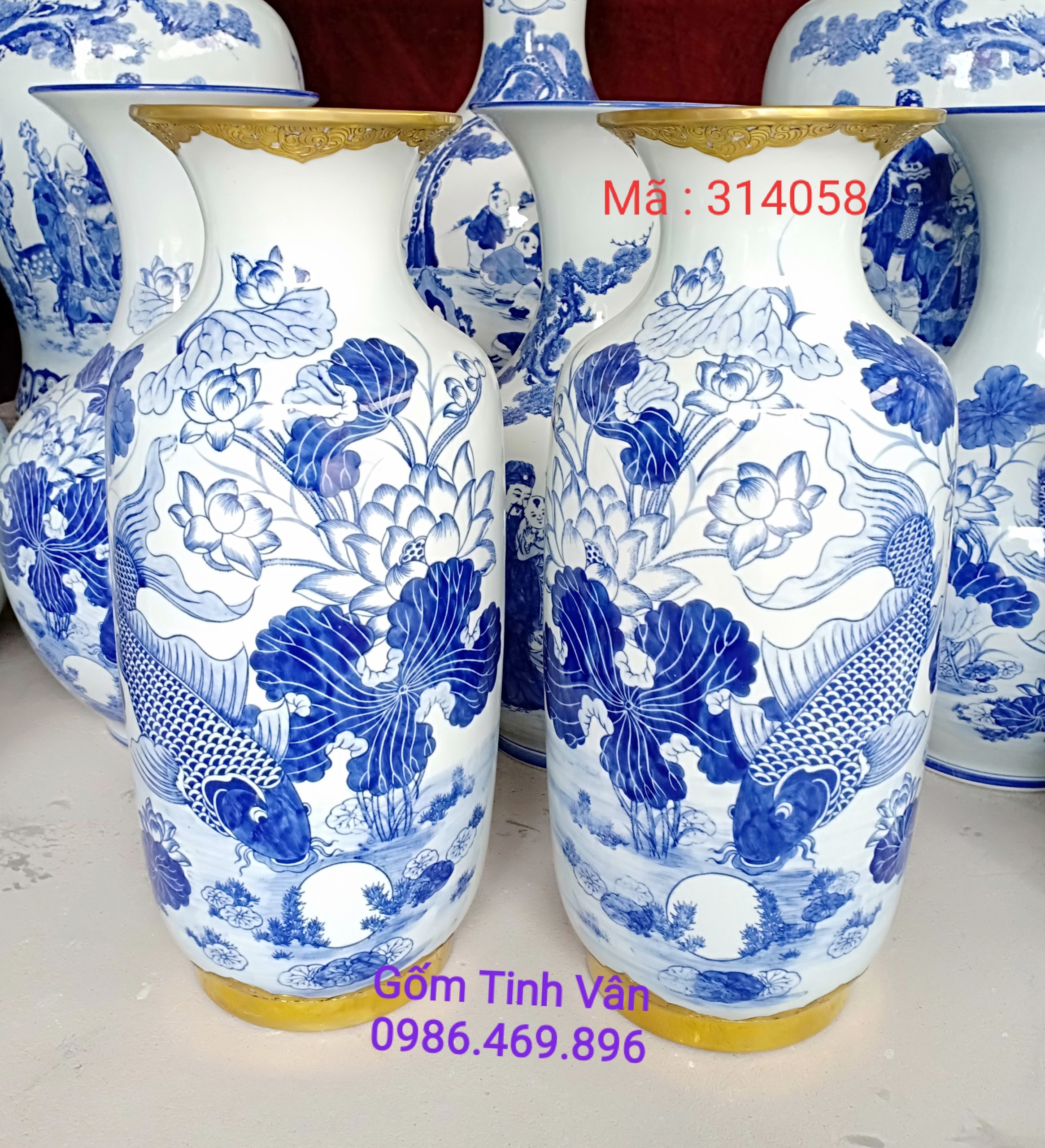 Lọ lộc bình vẽ tay cảnh cá chép hoa sen xanh lam - cao 50 cm - Mã 314058 - Gốm sứ Bát Tràng - Tinh Vân