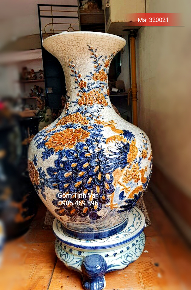 Lọ độc bình dáng tỏi cao 50 cm (+ 15 cm chân đế), men rạn cổ chim công hoa phù dung đắp nổi-Mã:320021