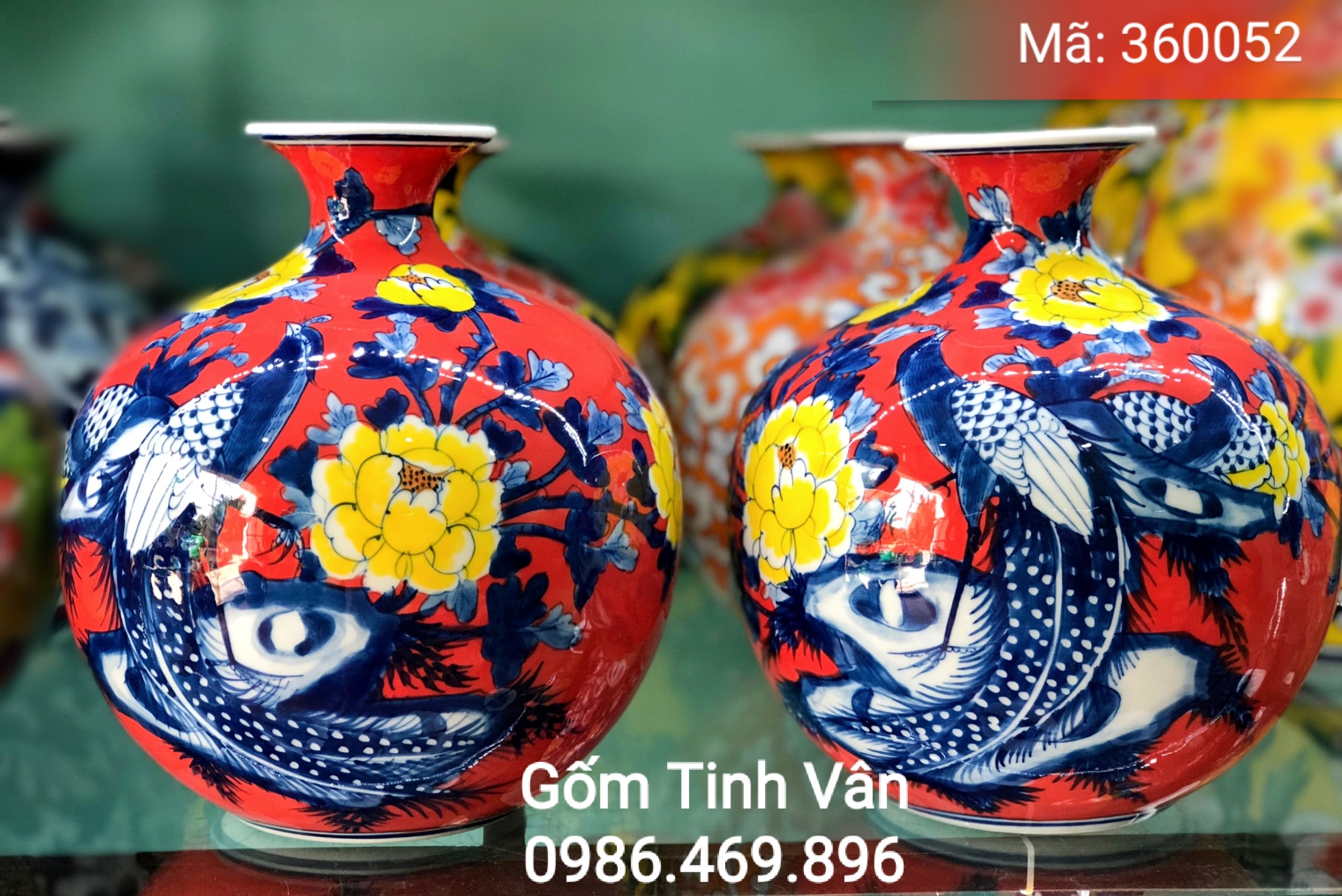 Bình hút tài lộc cao 22 cm, hoa văn vẽ tay chim trĩ hoa phù dung, men đỏ, gốm sứ Bát Tràng-Tinh Vân cao cấp