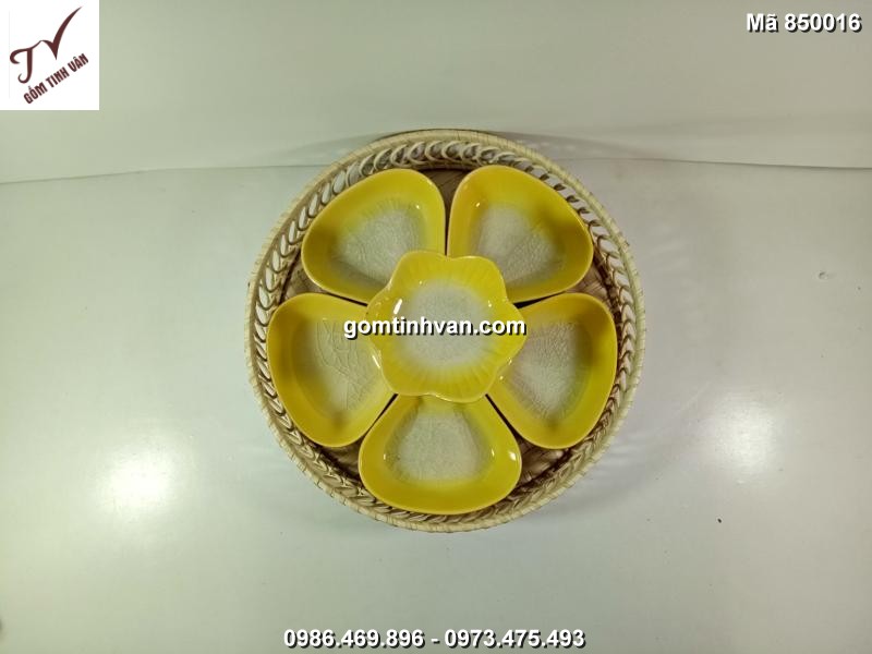 Khay đựng mứt tết hình hoa mai vàng - 850016