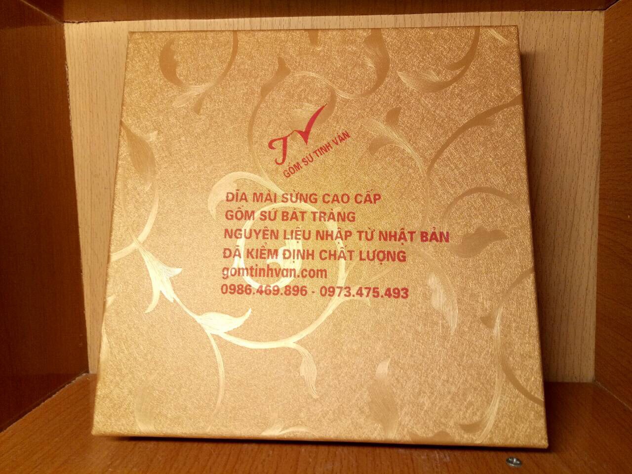 Đĩa mài sừng tê giác gốm sứ bát tràng đường kính 20cm, mã 270009, sản xuất theo công nghệ Nhật Bản, vẽ vàng 24 k