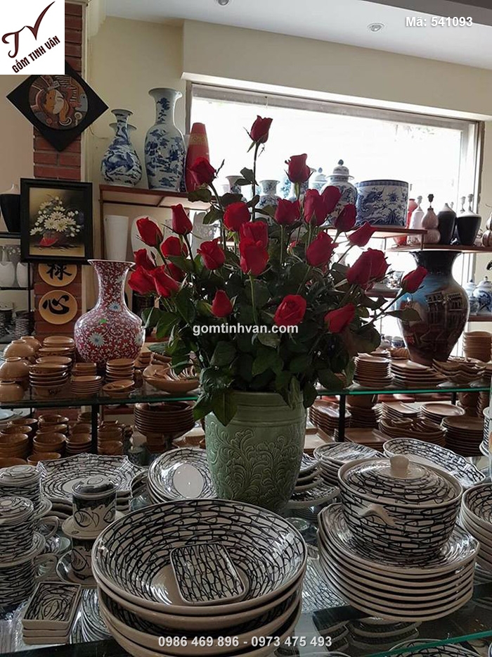 Bình hoa dáng vò men xanh ngọc hoa văn nổi - 541093