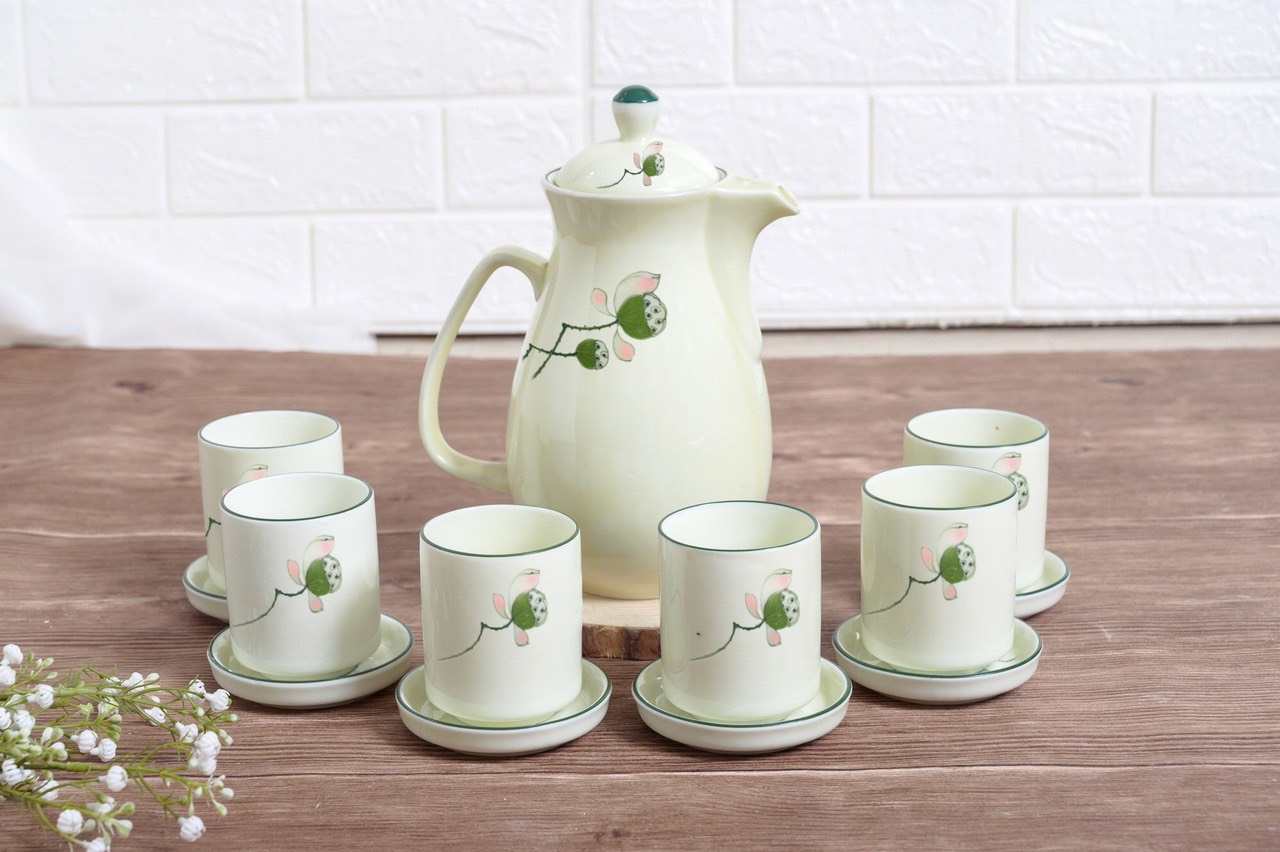 Bộ bình trà xanh 1.5 lit, mã 111205, 1 ấm, 6 ly, 6 đĩa hoặc 1 khay, men kem vẽ hoa văn, gốm bát tràng, tinh vân