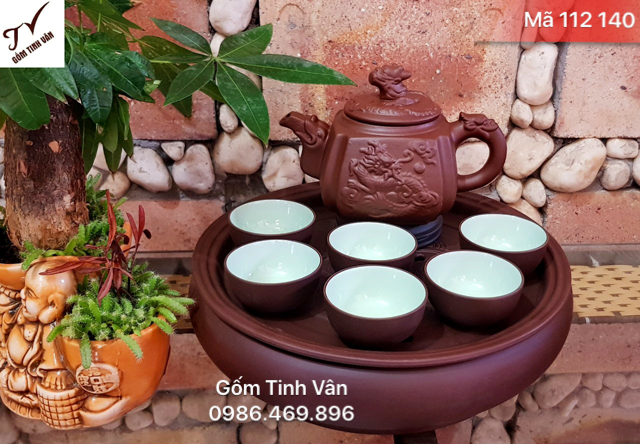 Bộ ấm trà tử sa, mã 112140, gốm đất nung nâu đỏ, men xanh ngọc, đắp nổi rồng phụng, ấm dáng vuông, ý nghĩa uy quyền, đẳng cấp hoàng gia, khay tròn 2 ngăn, ấm dung tích 500ml, gốm bát tràng, tinh vân