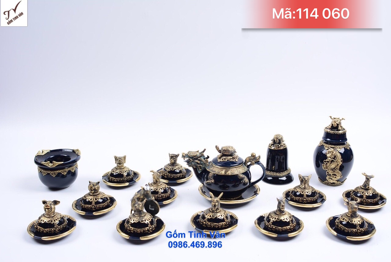 Bộ bình trà 12 con giáp cao cấp, mã 114060, men xanh đen đẳng cấp, hoa văn chạm trổ công phu, thêm phụ kiện hộp trà, ống tăm, gạt tàn, bộ ấm chén mạ vàng gốm tinh vân