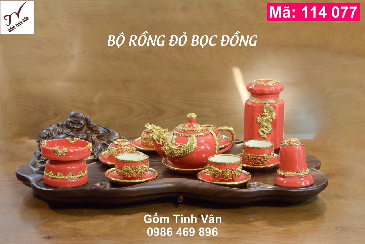 Bộ bình trà long cuốn thuỷ, hút tài lộc, bọc đồng, mã 114077, men đỏ, sang trọng, khay gỗ hương, gốm bát tràng