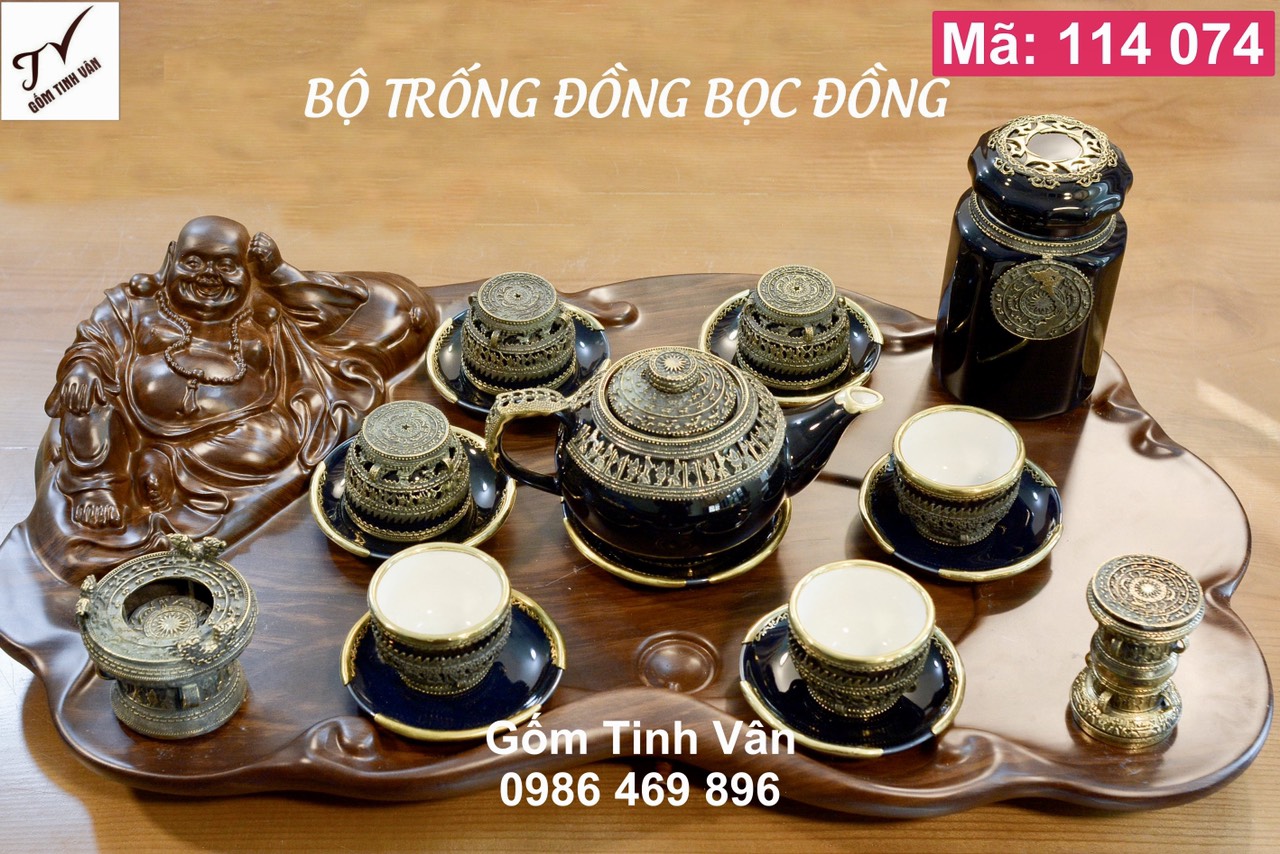 Bộ bình trà trống đồng, mã 114074, bọc đồng cao cấp, men xanh cô ban, khay gỗ hương di lặc, gốm bát tràng
