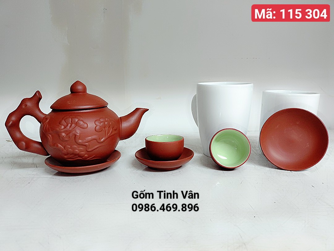 Bộ bình trà gốm tử sa đỏ, mã 115304 trọn bộ gồm 1 ấm,6 ly, 7 đĩa,hoạ tiết cây tùng đắp nổi,cổ trang,mộc mạc,đậm chất Châu Á,gốm sứ Bát Tràng Tinh Vân
