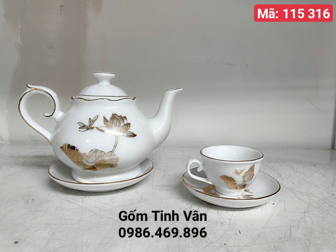 Bộ bình trà men trắng vẽ vàng 24k cao cấp, mã 115316 trọn bộ gồm 1 ấm,6 ly, 7 đĩa,hoạ tiết vẽ hoa sen chuồn chuồn,nhẹ nhàng,thanh khiết,gốm sứ Bát Tràng Tinh Vân