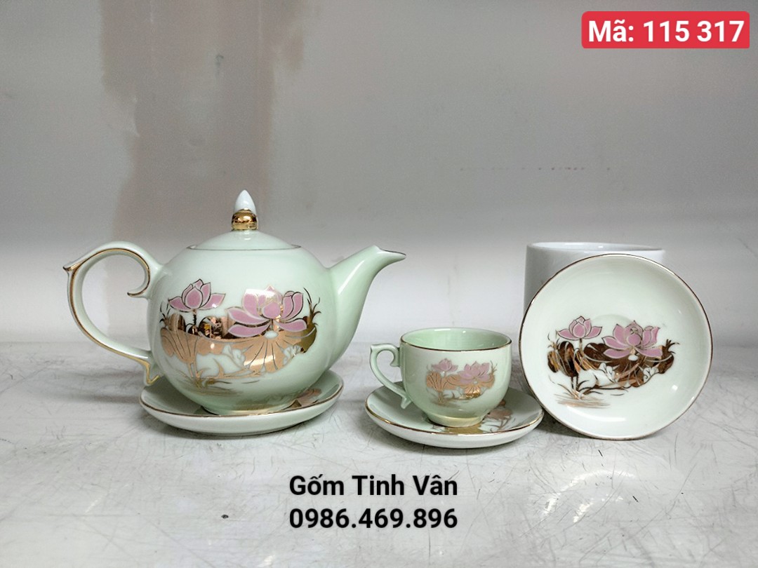 Bộ bình trà men xanh ngọc vẽ vàng 24k cao cấp, mã 115317 trọn bộ gồm 1 ấm,6 ly, 7 đĩa,nắp chóp lửa,hoạ tiết vẽ hoa sen hồng viền vàng,nhẹ nhàng,gốm sứ Bát Tràng Tinh Vân