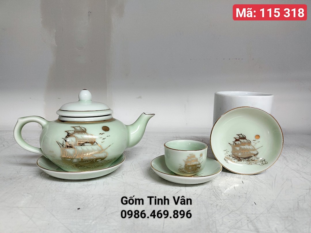 Bộ bình trà men xanh ngọc vẽ vàng 24k cao cấp, mã 115318 trọn bộ gồm 1 ấm,6 ly, 7 đĩa,nắp chóp lửa,hoạ tiết thuận buồm xuôi gió viền vàng,làm quà tặng ý nghĩa,phong thuỷ,sang trọng,đẳng cấp,gốm sứ Bát Tràng Tinh Vân