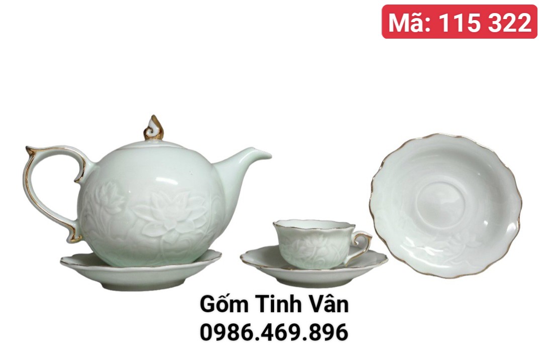 Bộ bình trà men xanh ngọc chóp lửa viền vàng 24k cao cấp, mã 115322  cao trọn bộ gồm 1 ấm,6 ly, 7 đĩa,hoạ tiết hoa sen nổi 2D,nhẹ nhàng,thanh khiết,gốm sứ Bát Tràng Tinh Vân