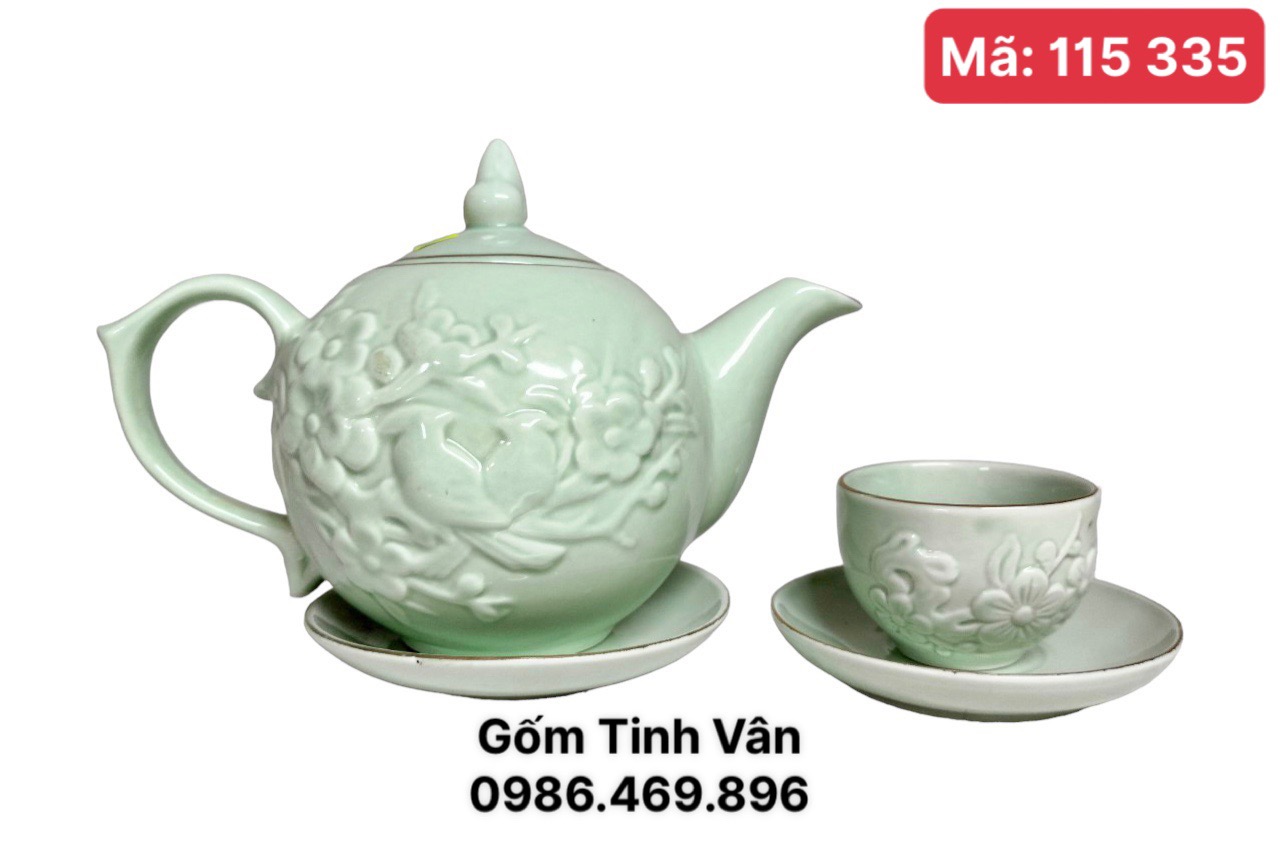 Bộ bình trà men xanh ngọc bích mã 115335, họa tiết đắp hoa nổi,nắp chóp lửa,trọn bộ gồm 1 ấm, 6 ly, 7 đĩa kê, gốm sứ Bát Tràng Tinh Vân