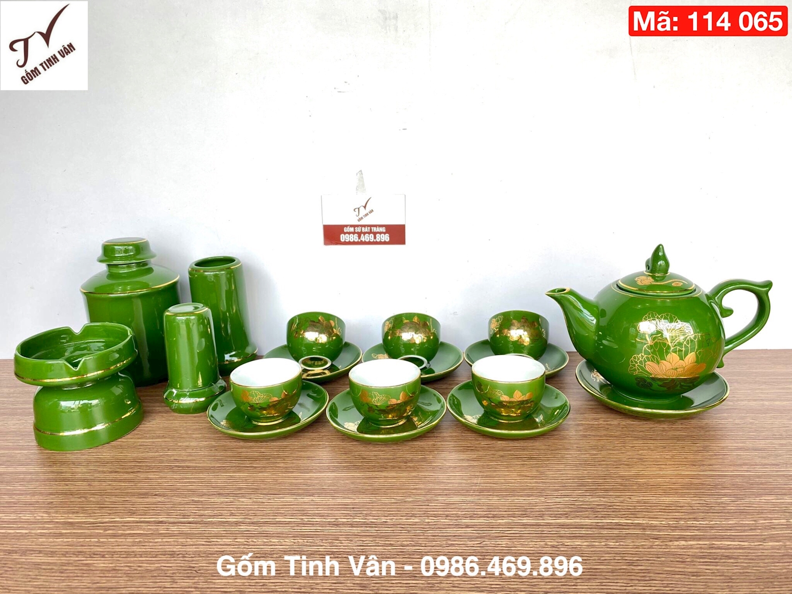 Bộ ấm chén men xanh ngọc lục bảo, mã 114065, vẽ sen vàng 24 k cao cấp, dung tích 600 ml, tặng kèm phụ kiện gạt tàn, ống tăm, hộp trà, bình tráng trà, 1 ấm, 6 ly, 7 đĩa, gốm sứ bát tràng tinh vân