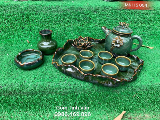Bộ bình trà, mã 115054, chạm khắc nổi hoa sen, xanh ngọc lục bảo, gốm bát tràng, tinh vân