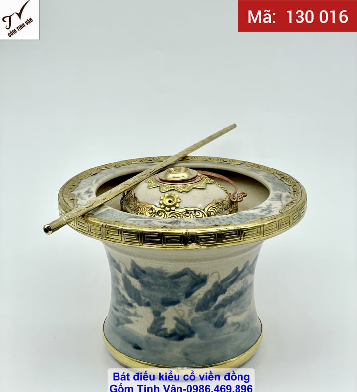 Bộ bát điếu bọc viền đồng, hoa văn chạm trổ tinh xảo, men rạn cổ vẽ trơn cảnh sơn thủy hữu tình, mã 130016, dáng cao 23 cm, đường kính 20 cm, trưng bày phong thủy, hút thuốc lào, gốm sứ bát tràng tinh vân