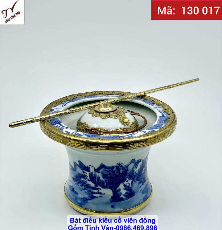 Bộ bát điếu bọc viền đồng, hoa văn chạm trổ tinh xảo, men xanh ngọc, hoa văn xanh lam, vẽ trơn cảnh sơn thủy hữu tình, mã 130017, dáng cao 23 cm, đường kính 20 cm, trưng bày phong thủy, hút thuốc lào, gốm sứ bát tràng tinh vân