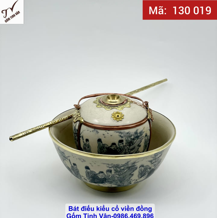 Bộ bát điếu hút thuốc lào, mã 130019, men rạn cổ vẽ trơn, đường kính 20 cm, vẽ tay cảnh trúc lâm thất hiền, chạm trổ viền đồng, xe và nõ điếu bằng đồng sang trọng, gốm sứ bát tràng tinh vân