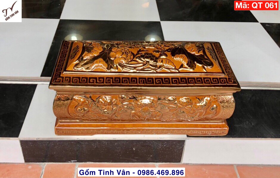 Bộ quách tiểu, bình tro, hũ cốt, mã QT061, cải táng, hỏa táng, bốc mộ, sang cát, men nâu hoàng thổ, hoa sen đắp nổi 3D vẽ vàng 24k bền vĩnh cửu, sang trọng, gốm bát tràng tinh vân cao cấp