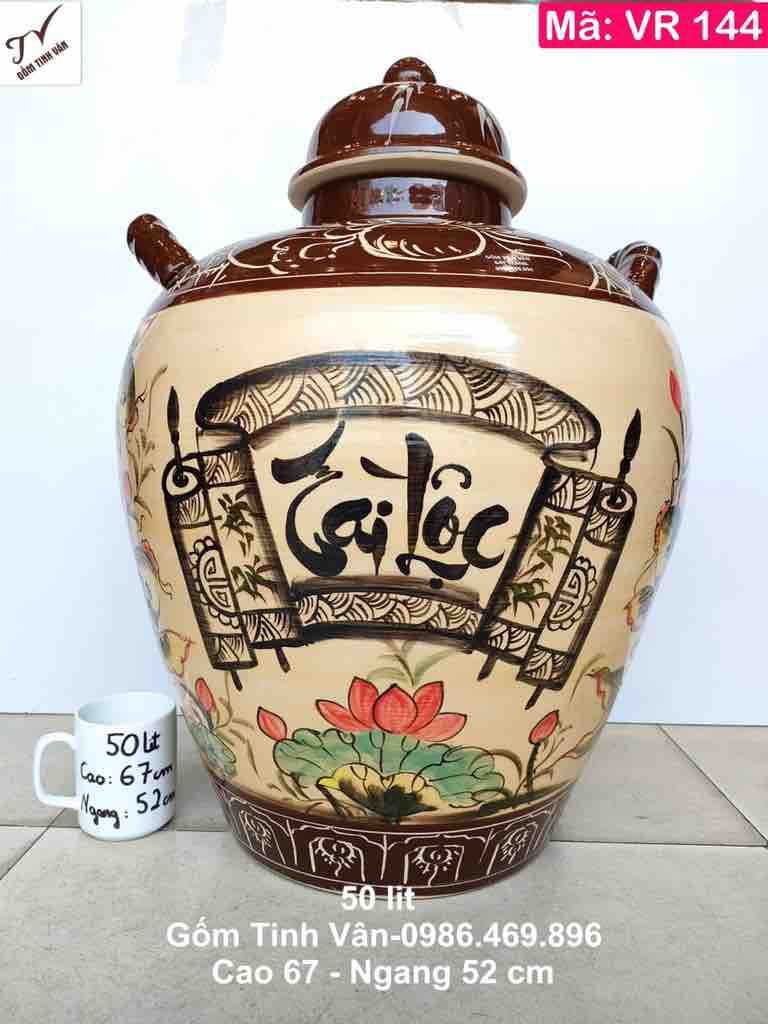 Bình ngâm rượu tài lộc 50 lit, mã VR144, men vàng, vẽ tay cảnh cá chép hoa sen mang bình an may mắn đến với gia chủ, cao 67 ngang 52 cm, chum ngâm rượu đẹp nhất, gốm bát tràng tinh vân