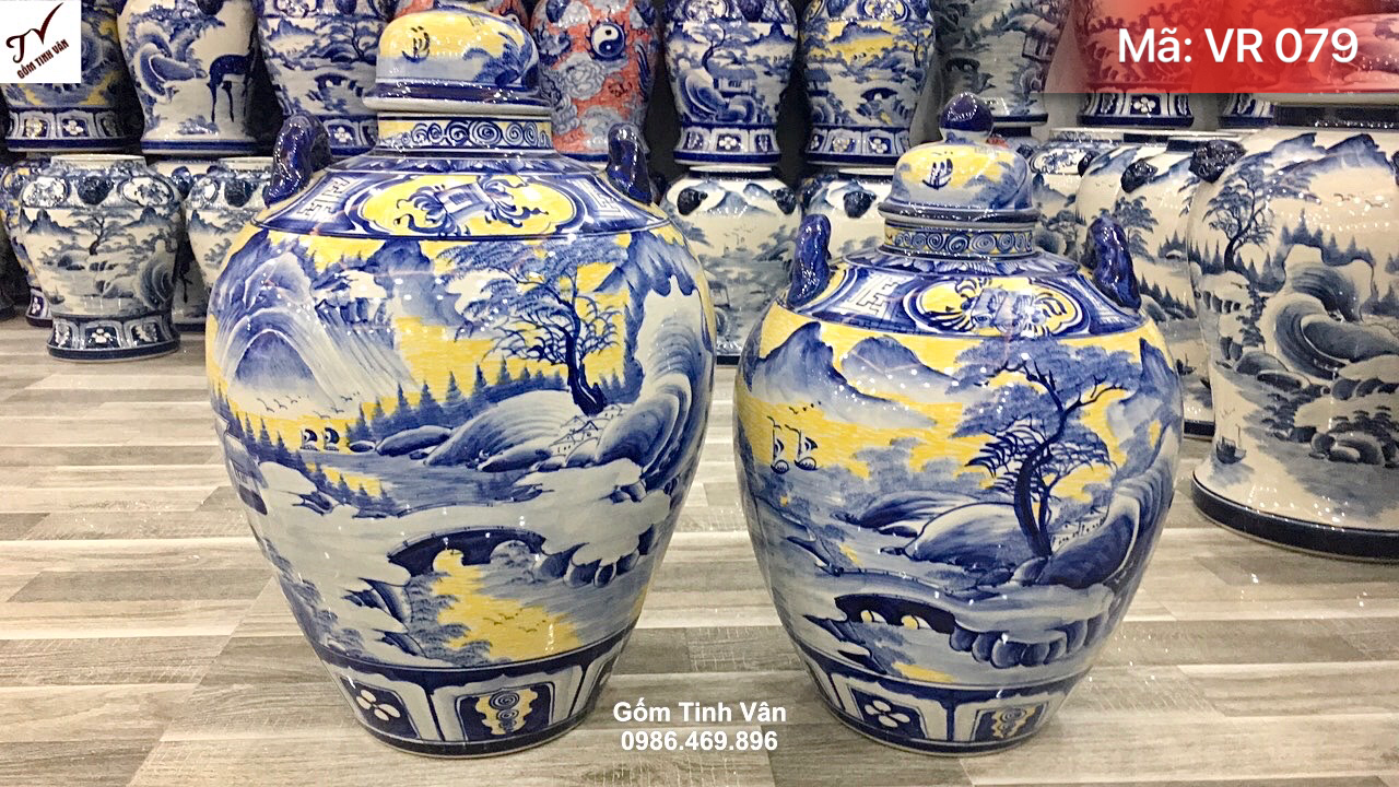 2 Bình ngâm rượu men vàng dáng tròn, mã VR079, vẽ tay hoa văn sắc nét cảnh sơn thuỷ hữu tình, màu xanh lam truyền thống, dung tích 30 l và 20 lit, cao 55 và 45cm có 2 tai xách, khử độc, ngâm rượu ngon, gốm bát tràng tinh vân