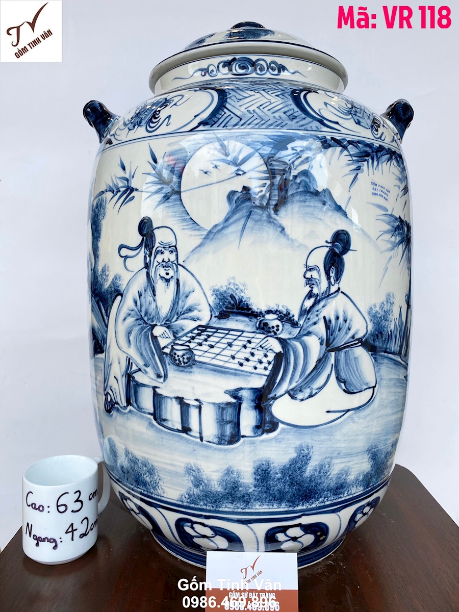 Bình ngâm rượu dáng bí 50 lit, mã VR118, vẽ tay cảnh đánh cờ, cao 63 đk 42 cm, ngâm rượu ngon, khử andehit, làm mát rươu, trưng bày đẹp, dễ lau chùi sạch sẽ, 2 tai xách tiện dụng, gốm bát tràng