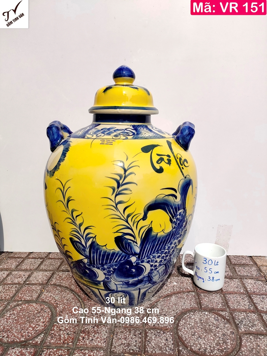 Bình ngâm rượu đẹp màu vàng, mã VR151, vẽ tay cảnh cá chép hoa sen, chum sành ngâm rượu ngon, làm mát rượu, khử andehit, dung tích 30 lit, cao 55 ngang 38 cm, gốm sứ Bát Tràng-Tinh Vân cao cấp