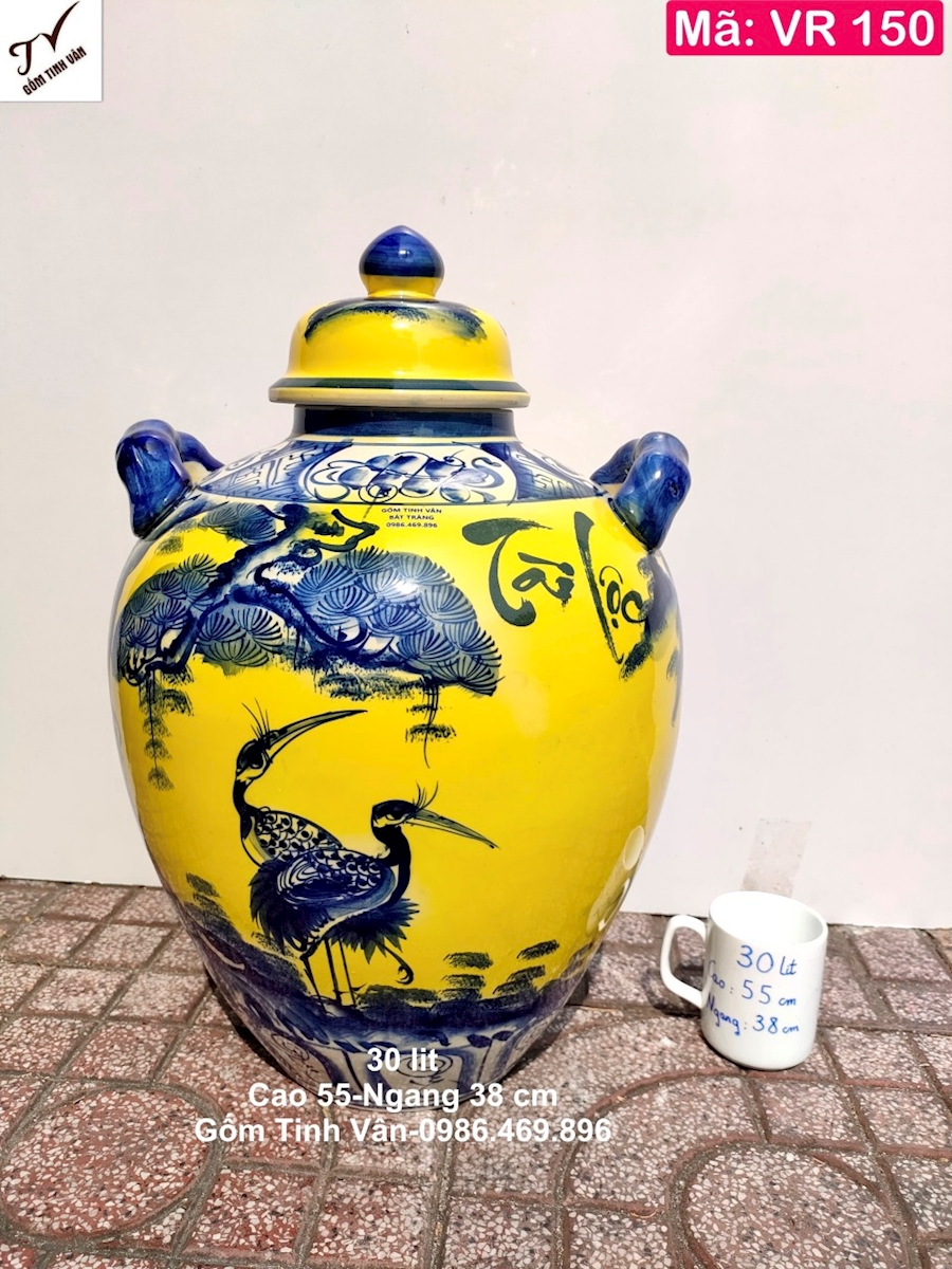 Bình ngâm rượu đẹp mã VR150, màu vàng, dung tich 30 lit, hoa văn vẽ tay cảnh tùng hạc, trường thọ, , cao 55 cm, ngang 2 quai 38 cm, chất liệu gốm sứ bát tràng cao cấp-gốm Tinh Vân