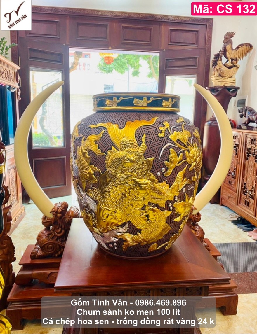 Chum cá chép hoa sen, mã CS132, hoa văn trống đồng đắp nổi 3D, ko men khử độc, 2 nắp, rát vàng 24k, gốm bát tràng tinh vân