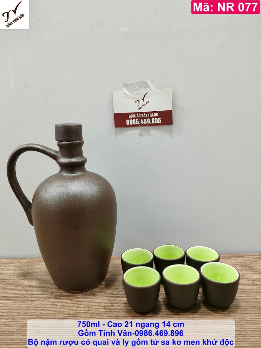 Bộ 1 nậm rượu có quai và 6 ly gốm tử sa ko men khử độc màu nâu đen, dung tích 750 ml, 0.75 lit, mã NR 077, lòng ly màu xanh ngọc sang trọng, hồ lô rượu, bình đựng rượu đẹp, gốm sứ bát tràng tinh vân