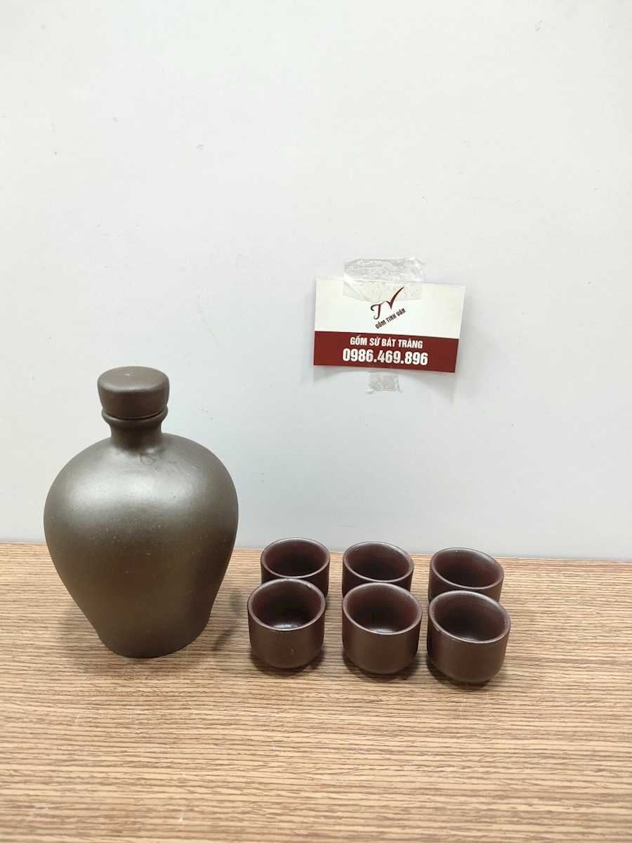 Bộ 1 nậm rượu dáng tròn 500 ml và 6 ly rượu gốm tử sa nâu đen ko men khử độc, mã NR083, hồ lô rượu, bình rượu đẹp, gốm sứ bát tràng tinh vân