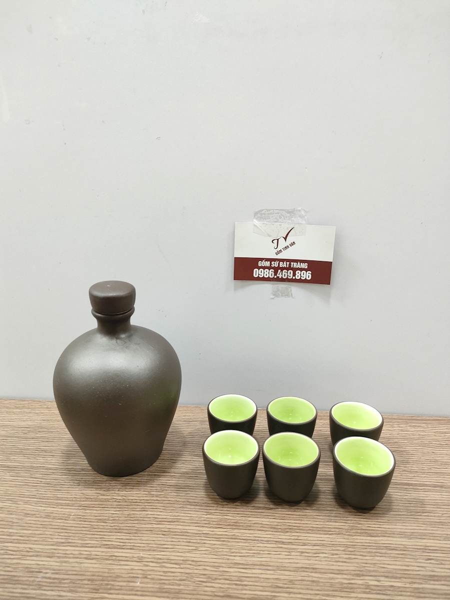 Bộ 1 nậm rượu dáng tròn 500 ml và 6 ly rượu gốm tử sa nâu đen ko men khử độc, lòng ly màu xanh ngọc,  mã NR082, hồ lô rượu, bình rượu đẹp, gốm sứ bát tràng tinh vân