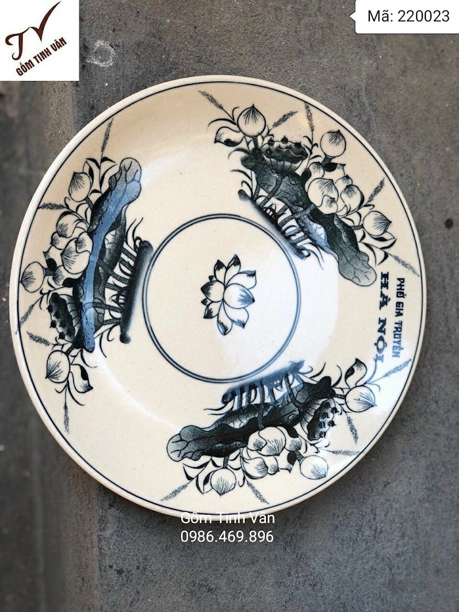 Đĩa tròn vẽ hoa sen xanh đen, mã 220022, đường kính 20 cm, ( có đủ size từ 8-10-12-...-30 cm ), men rạn cổ, hoa văn vẽ tay sắc nét, gốm bát tràng, tinh vân