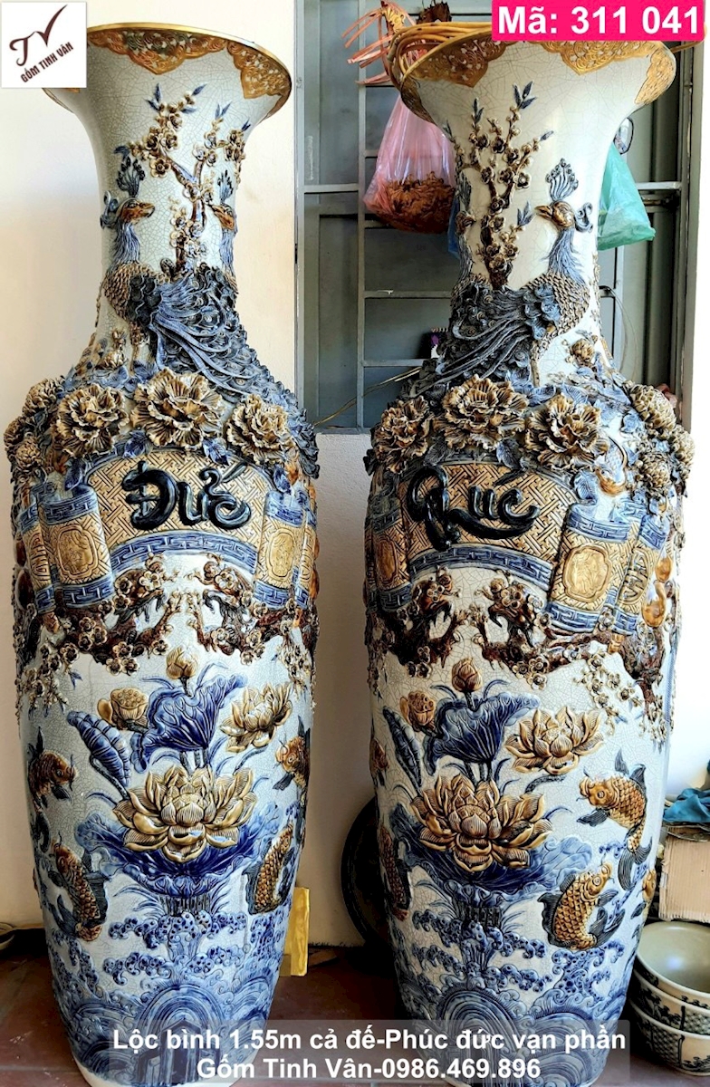 Lọ lục bình, lộc bình, mã 311041, men rạn cổ, bọc viền đồng, hoa văn đắp nổi 3D, cửu ngư quần tụ, chim công vinh hoa phú quý, đắp tay thủ công tinh xảo, cao 1.55m cả đế, gốm sứ bát tràng tinh vân cao cấp