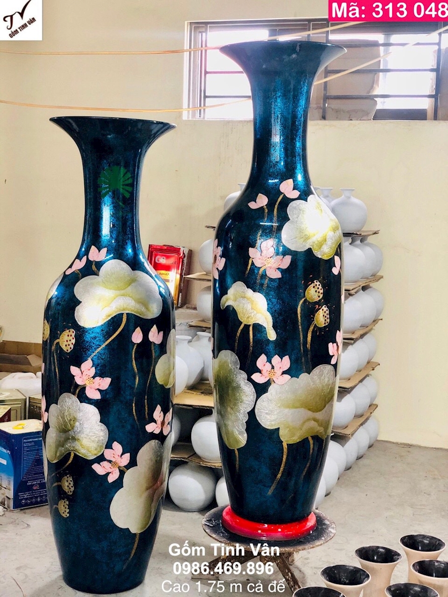Lọ lục bình sơn mài cốt gốm, mã 313048, cao 1.75 m cả đế, màu xanh tím, hoa sen ánh bạc vẽ tay, lọ lộc bình phong thuỷ, sang trọng đẳng cấp, cặp lục bình gốm bát tràng