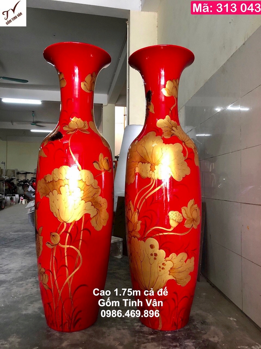 Cặp lọ lục bình màu đỏ son, mã 313043, cao 1.55m cả đế, bình sơn mài cốt gốm, vẽ tay cảnh cửu ngư quần tụ, cá chép hoa sen, gốm sơn mài bát tràng tinh vân
