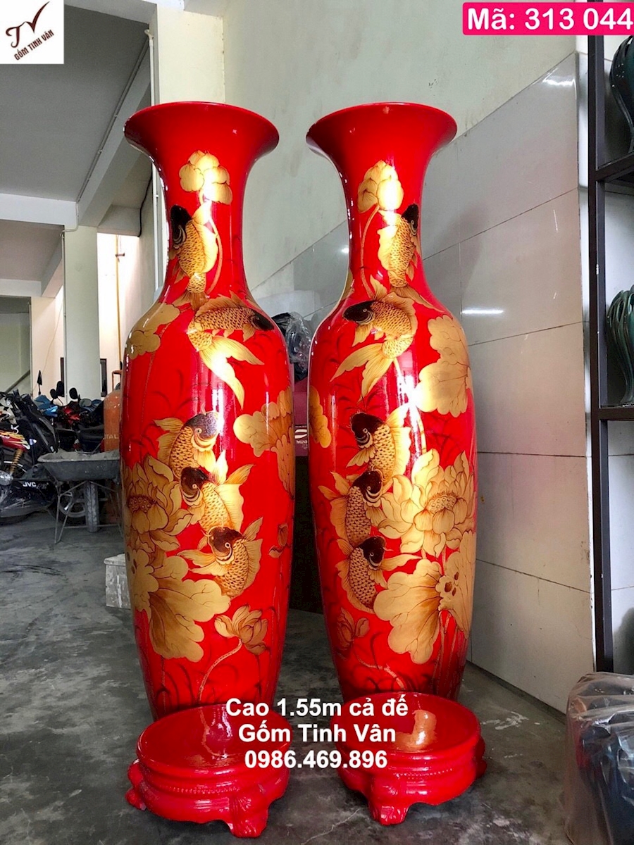 Cặp lọ lục bình màu đỏ son, mã 313044, cao 1.75m cả đế, bình sơn mài cốt gốm, vẽ tay cảnh cửu ngư quần tụ, cá chép hoa sen, gốm sơn mài bát tràng tinh vân