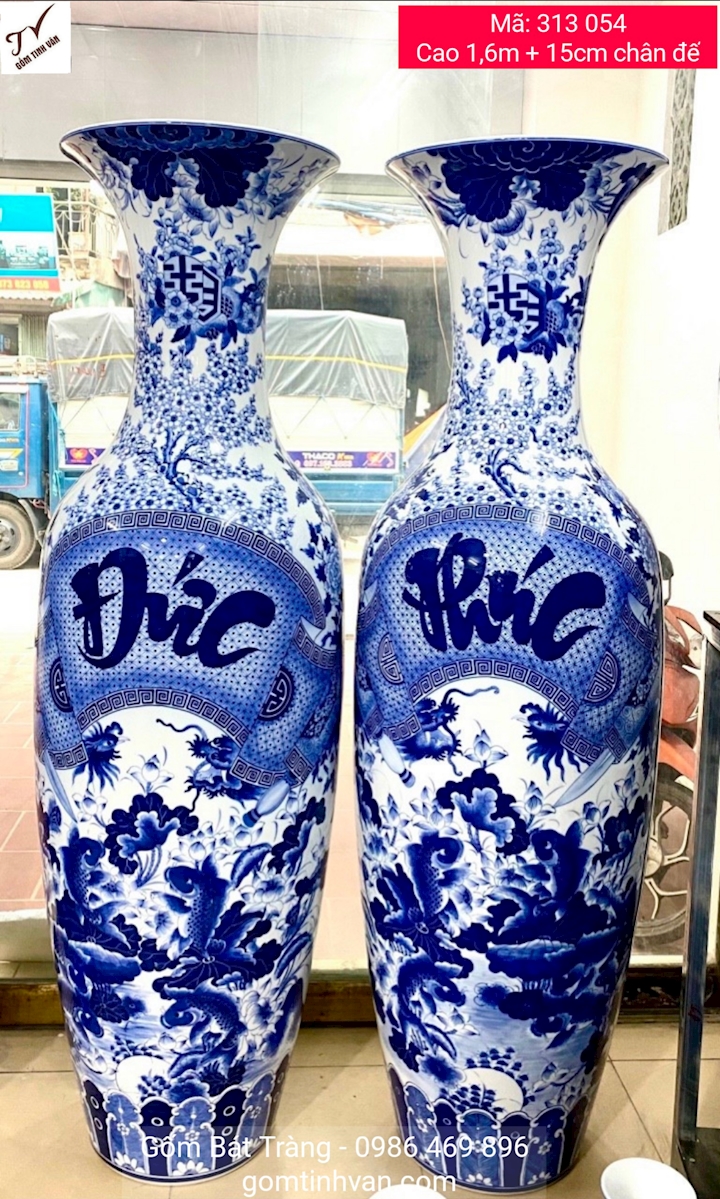 Cặp lọ lục bình phúc đức men trắng hoa văn xanh lam, mã 313054, men khử, nung 2 lửa, hoa văn vẽ kỹ, tinh xảo, sắc nét, hoa văn 4 mùa xuân hạ thu đông, cao 1,6 m + 15 cm chân đế = 1,75m, lọ lộc bình phong thủy hút tài lộc, gốm bát tràng tinh vân