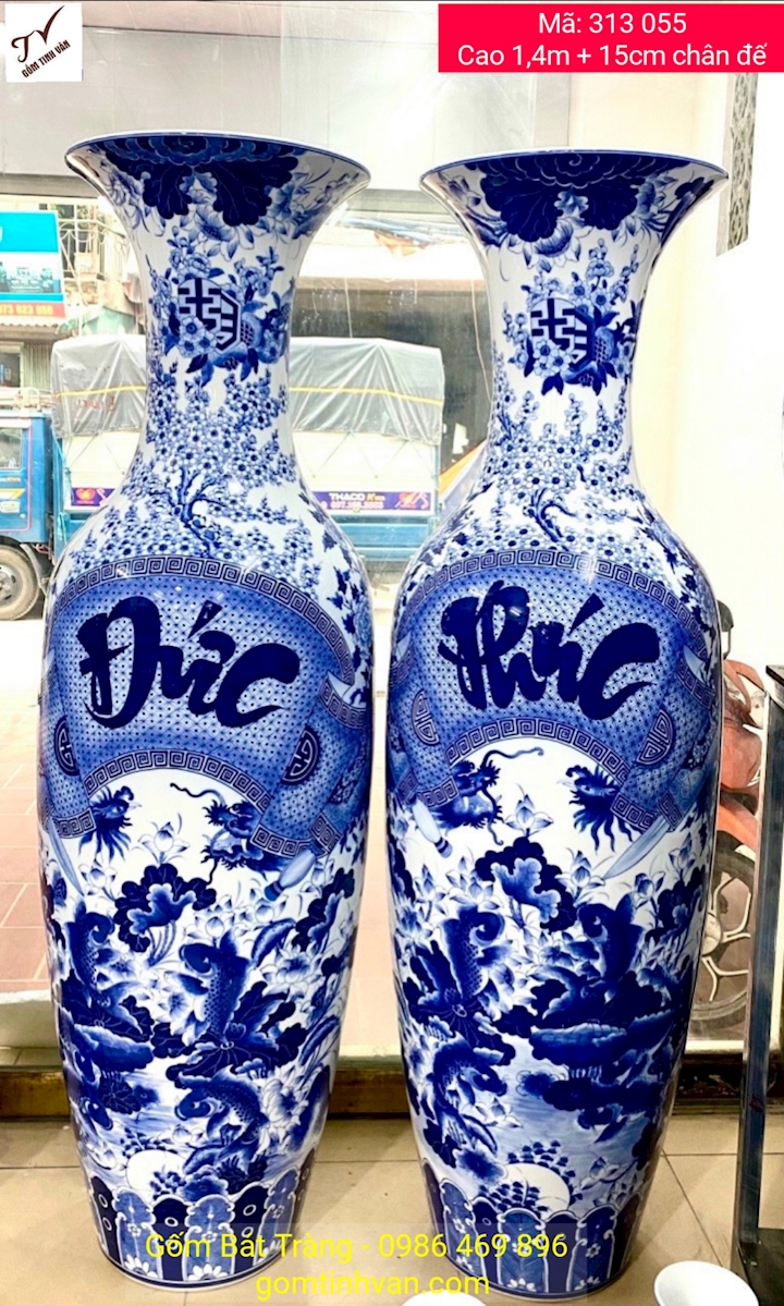 Cặp lọ lục bình phúc đức men trắng hoa văn xanh lam, mã 313055, men khử, nung 2 lửa, hoa văn vẽ kỹ, tinh xảo, sắc nét, hoa văn 4 mùa xuân hạ thu đông, cao 1,4 m + 15 cm chân đế = 1,55m, lọ lộc bình phong thủy hút tài lộc, gốm bát tràng tinh vân