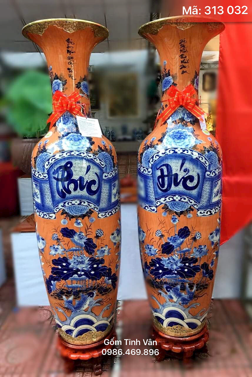 Lọ lục bình phúc đức, mã 313032, chạm khắc viền đồng,  men cam đỏ, hoa văn lam cổ, cao 1.75m cả đế, gốm bát tràng, tinh vân