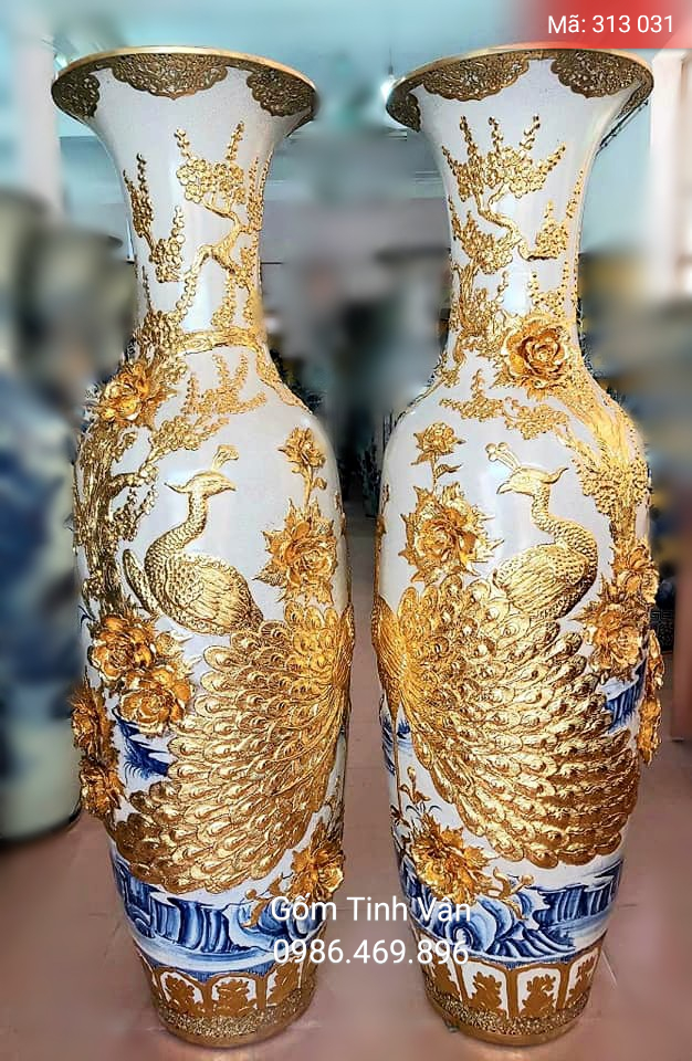 Lọ lục bình rát vàng, mã 313031, đắp nổi chim công hoa phù dung, vinh hoa phú quý, cao 1,55m cả đế, gốm bát tràng, tinh vân cao cấp