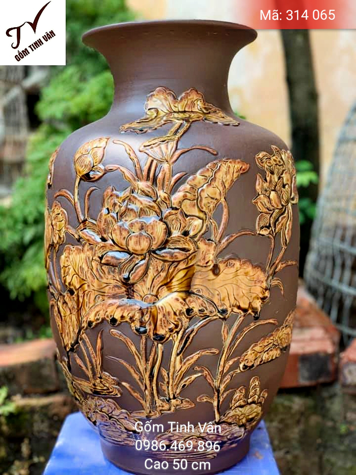 Lọ tiểu lục bình dáng bí, mã 314065, cao 50 cm, gốm tử sa, hoa sen khắc nổi, gốm sứ bát tràng, tinh vân