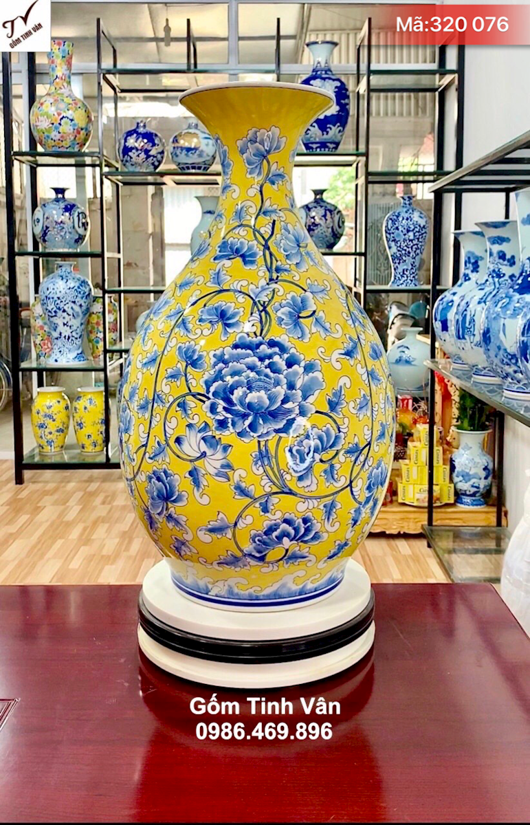 Tỳ bà vẽ ngàn hoa men vàng cao cấp, mã 320076, cao 50 cm bụng 32 cm, hoa văn vẽ kỹ sắc nét, bình gốm phong thuỷ hút tài lộc