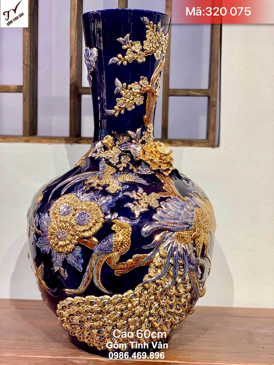 Lọ độc bình dáng tỏi phát tài lộc, mã 320075, cao 60 cm, chạm nổi chim công vinh hoa phú quý rát vàng 24k, men xanh lam, bình phong thuỷ gốm bát tràng cao cấp