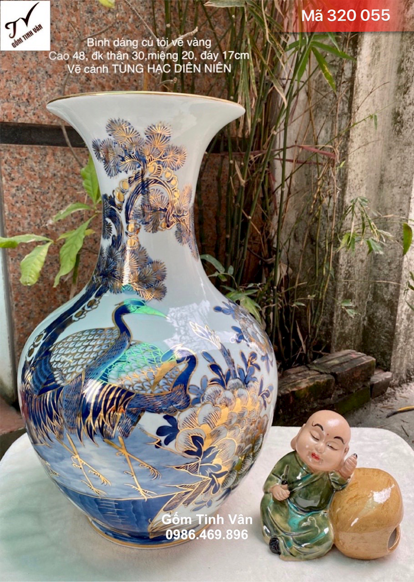 Bình dáng tỏi vẽ vàng 24 k, mã 320055, cảnh tùng hạc diên niên, xanh lam truyền thống, cao 48 dk 30 cm, ý nghĩa trường thọ vĩnh cửu, gốm bát tràng tinh vân