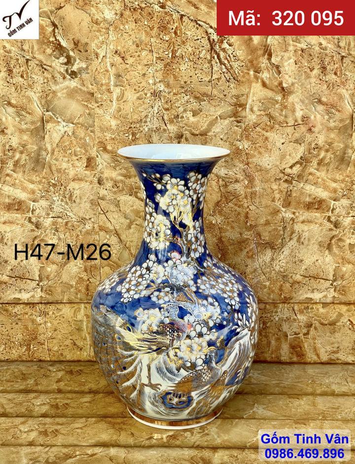 Lọ độc bình dáng tỏi độc bản, mã 320095, cao 47 ngang 26 cm, hoa văn vẽ kỹ tinh xảo, kết hợp vẽ vàng 24 k sang trọng đẳng cấp, men xanh lam truyền thống, ý nghĩa phong thủy vinh hoa phú quý, hút tài lộc, gốm sứ bát tràng tinh vân