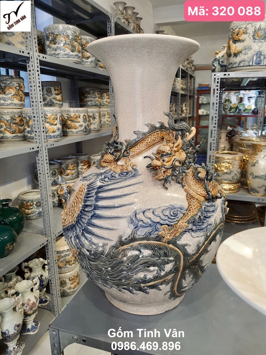 Lọ độc bình dáng tỏi, mã 320088, cao 53 đường kính bụng 35 cm, men rạn cổ, hoa văn rồng cuốn thủy hút tài lộc, đắp nổi 3D, gốm sứ bát tràng tinh vân